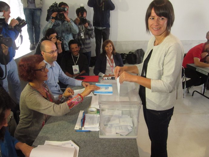 Ana Pontón (BNG) ejerce su derecho al voto en el 25S