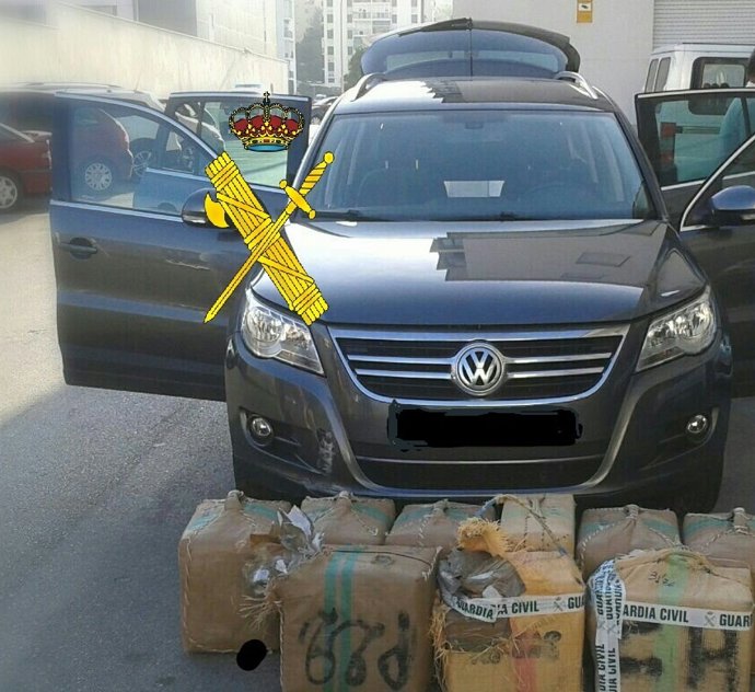 Vehículo intervenido con 328 kilos de hachís en San Roque