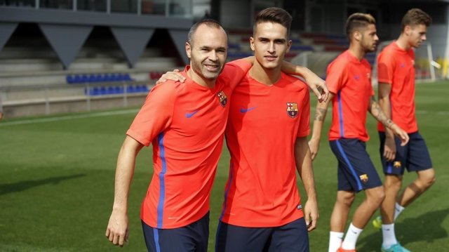 Andrés Iniesta y Denis Suárez en un entrenamiento con el FC Barcelona