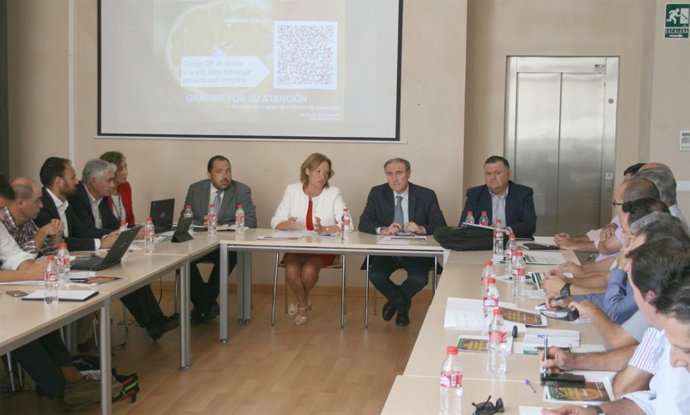 Carmen Ortiz, (centro, al fondo) en el aforo de cítricos