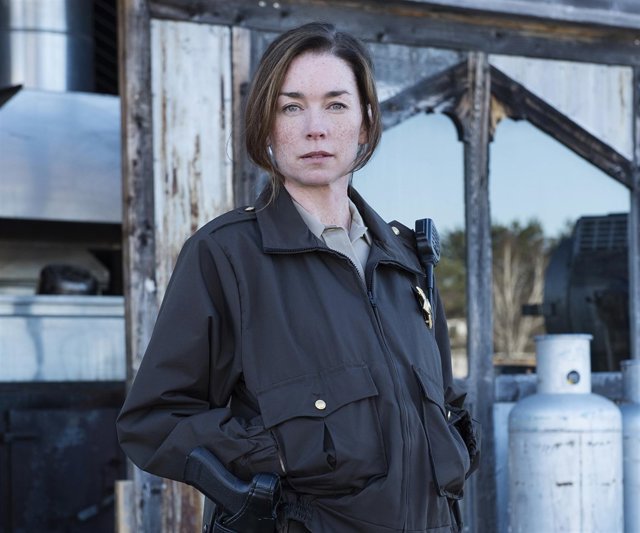 EYEWITNESS -- "Pilot" Episode 101 -- Pictured: Julianne Nicholson as Helen Torra