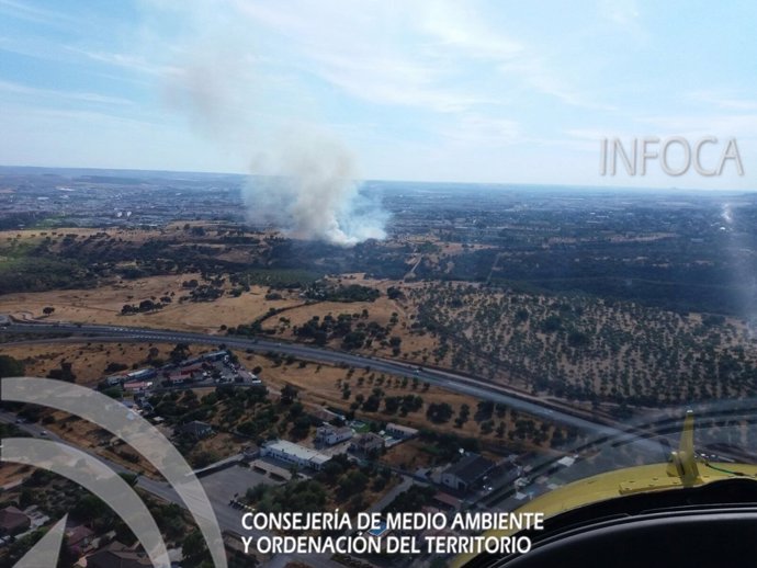Incendio junto a una urbanización en Córdoba