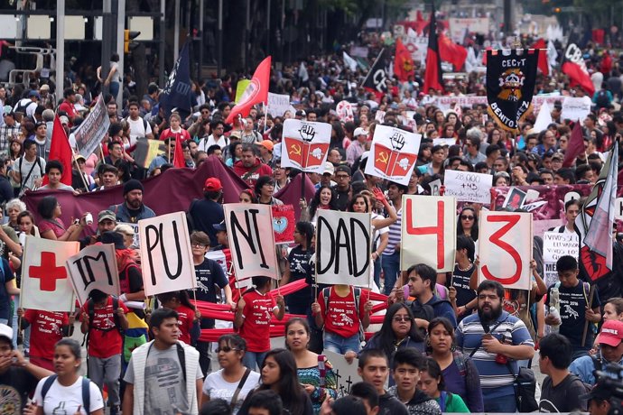 Manifestación en el segundo aniversario de la desaparición de los 43 de Iguala