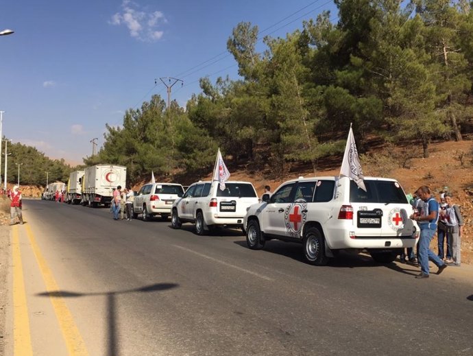 Un convoy de la Cruz Roja y la Media Luna Roja en Siria