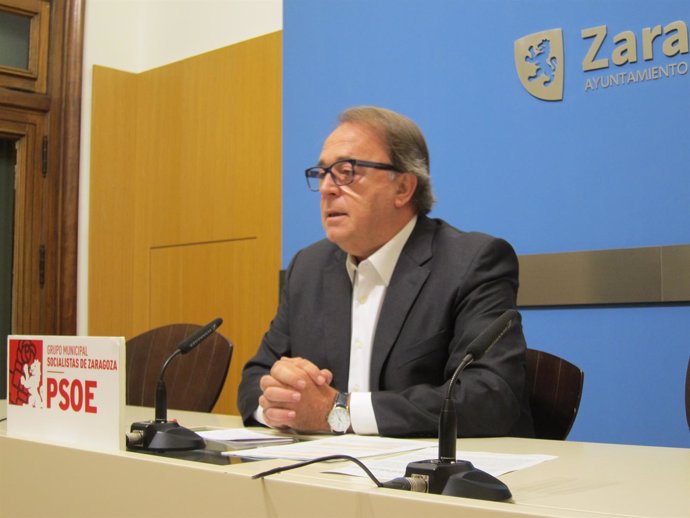 El portavoz municipal del PSOE-Zaragoza, Carlos Pérez Anadón.