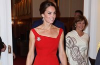 Kate Middleton deslumbra de rojo en Canadá