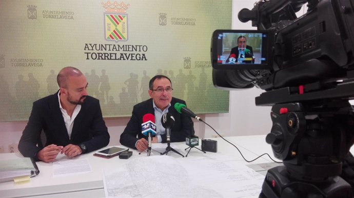 Cruz Viadero y López Estrada presentan el nuevo plan de asfaltado
