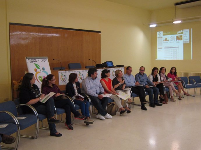 Imagen del encuentro de Corres con AMPAS y direcciones de centros escolares