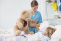 10 consejos para ayudar a un niño hospitalizado