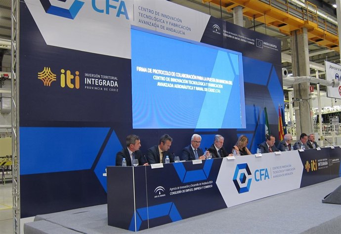 Firma del protocolo para puesta en marcha del CFA Aeronáutico y Naval en Cádiz
