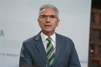 La Junta trabaja con "total normalidad" y desvincula la situación del PSOE de su actividad