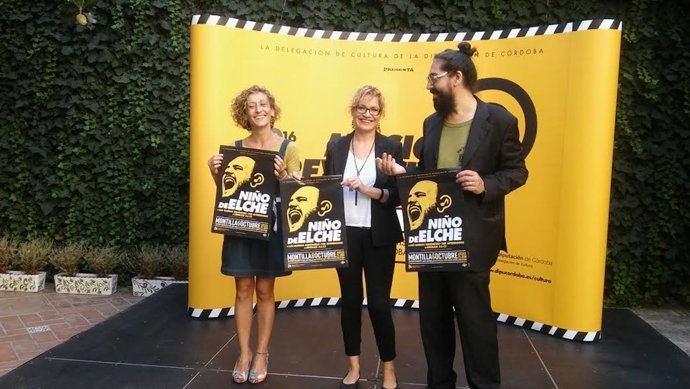 Ruz, entre Espejo y Vacas, durante la presentación del concierto