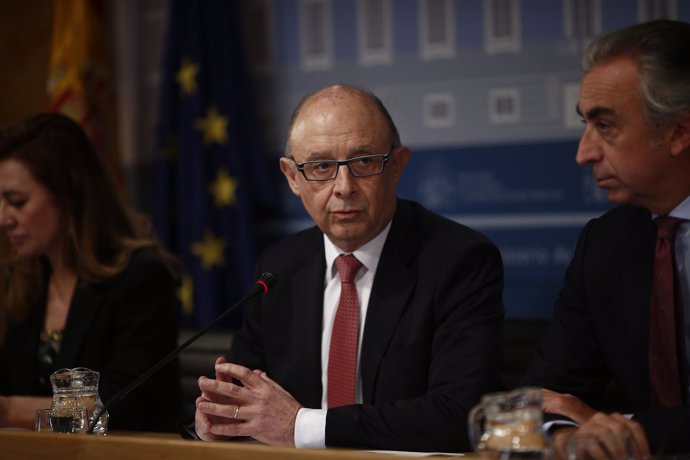 Cristóbal Montoro presenta el déficit del 2015