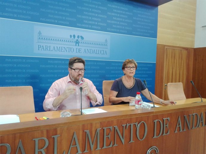 Rodrigo Sánchez y María Luisa Bustinduy, hoy en rueda de prensa
