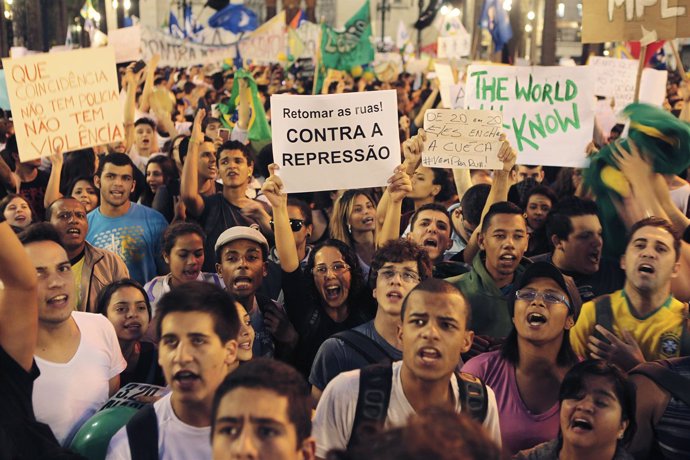 Manifestación represión falta libertad en Brasil Sao Paulo