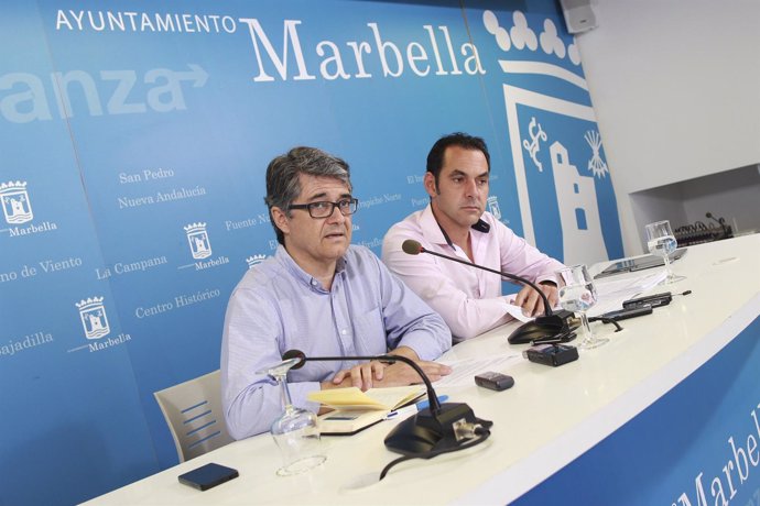 El portavoz municipal de Marbella, Javier Porcuna y el edil Miguel Díaz