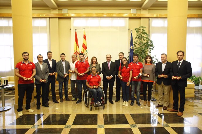 Lambán, junto a los deportistas aragoneses que han competido en Río