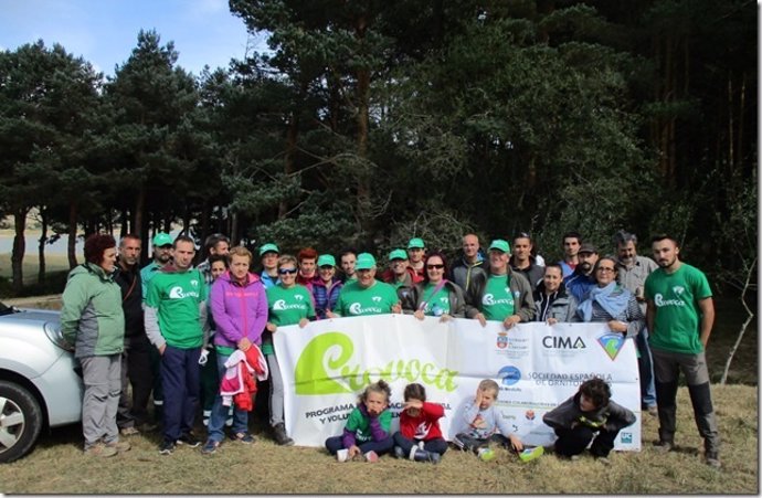 Voluntarios de PROVOCA en la actividad del Pantano del Ebro