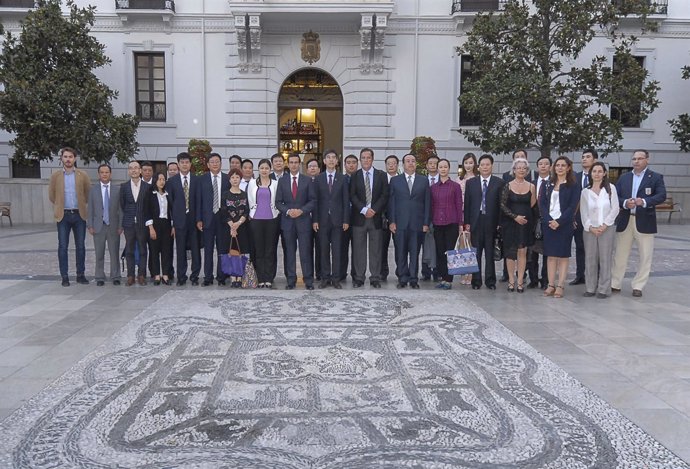 Cuenca recibe a la delegación china en el Ayuntamiento