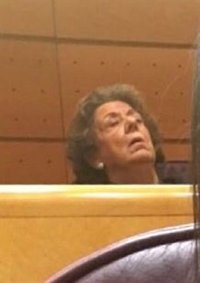 Una senadora de Podemos publica una foto de Barberá dormida en el Senado