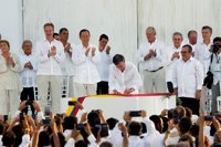 HRW y AI denuncian que el acuerdo con las FARC garantiza la impunidad por los crímenes de guerra