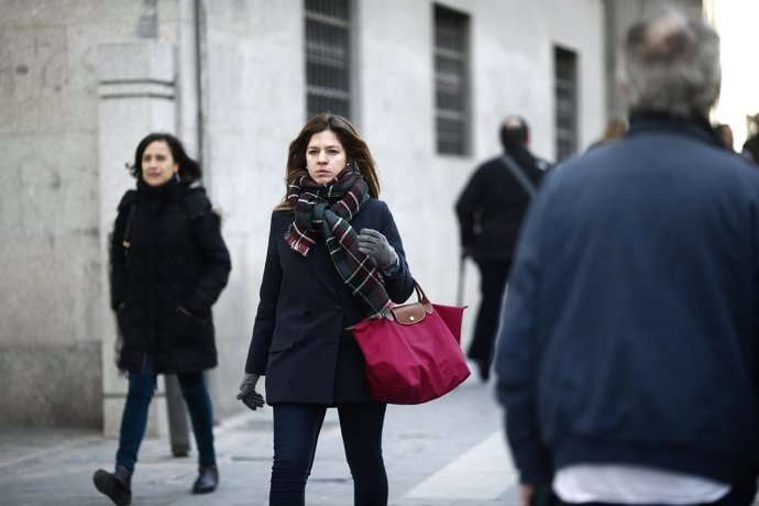 Gente paseando, paseo, caminando, andando