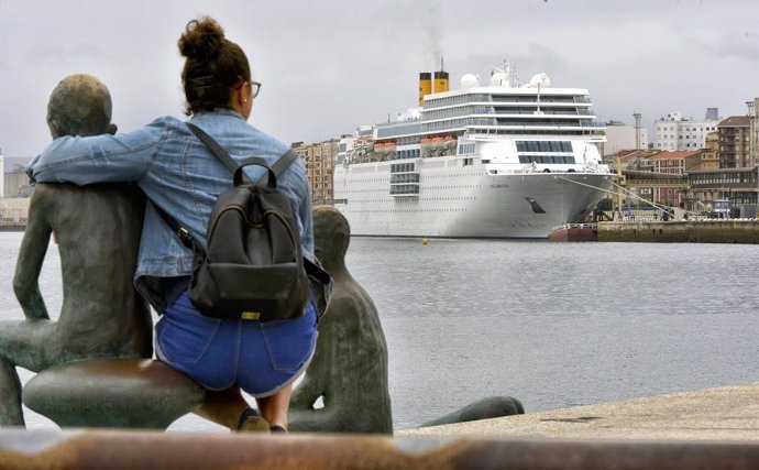 Crucero en Santander. Turismo. Turistas. Viajeros. Vacaciones. Viajes. 