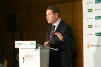 Page mantiene mano tendida a Podemos y duda de Cospedal