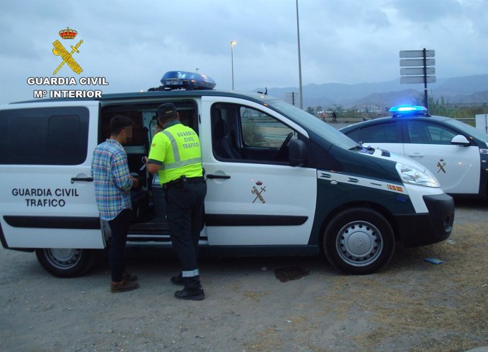 La Guardia Civil Detiene A Nueve Conductores Y Denuncia A Otros 94 En Un Amplio 