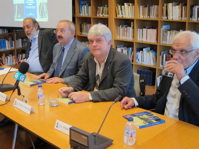 Xosé Manuel Núñez Seixas, en el centro