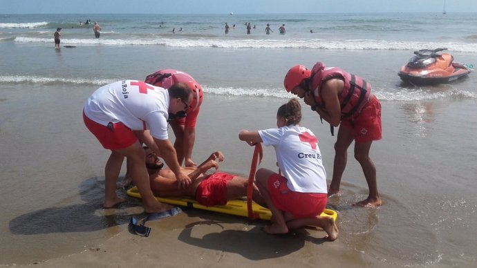 Cruz roja en la playa