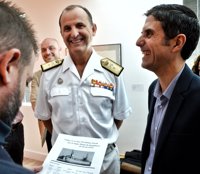 La Armada Española cede un ancla de casi cuatro metros para una glorieta del municipio