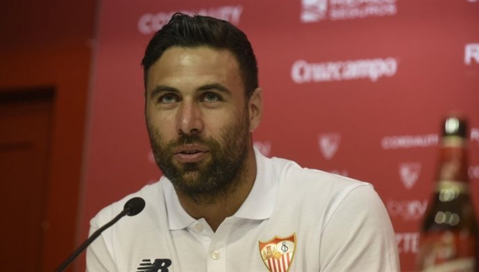 Sirigu, presentado en el Sevilla