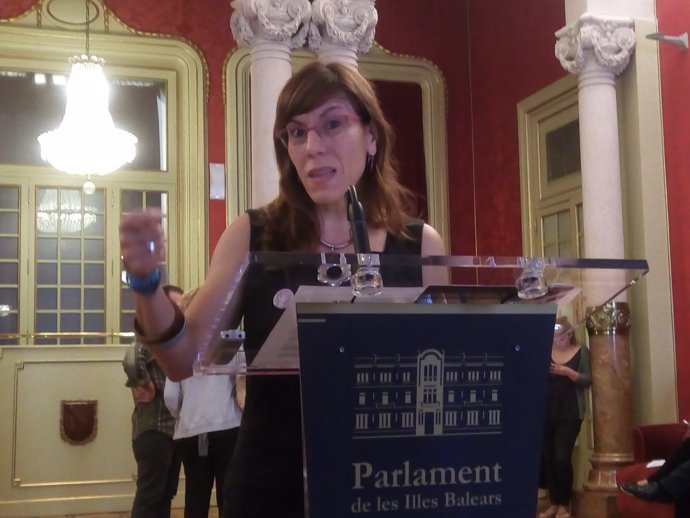 La portavoz del grupo parlamentario Podemos, Laura Camargo