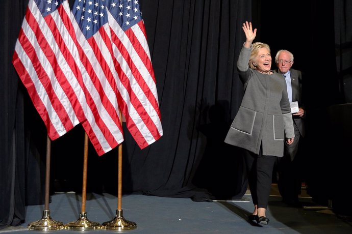 Hillary Clinton y Bernie Sanders