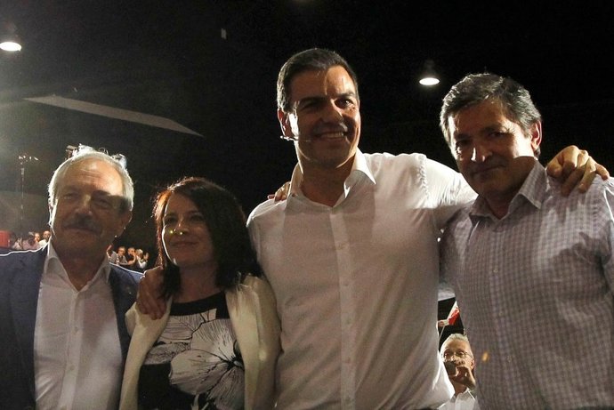 Líderes socialistas asturianos, junto a Pedro Sánchez
