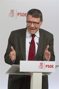 Jordi Sevilla, orgulloso por trabajar con Sánchez, siente "vergüenza ajena" y defiende pedir perdón a los ciudadanos