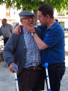 Persona mayor, abuelo, anciano. 