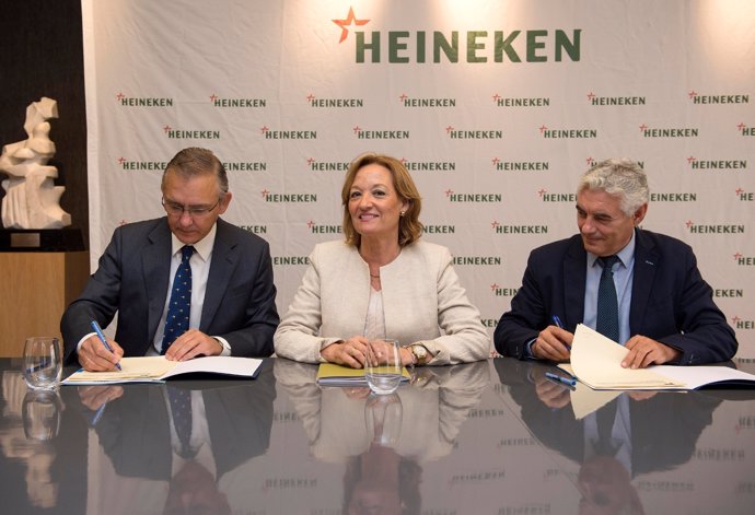 Firma de acuerdo entre Ifapa y Heineken.