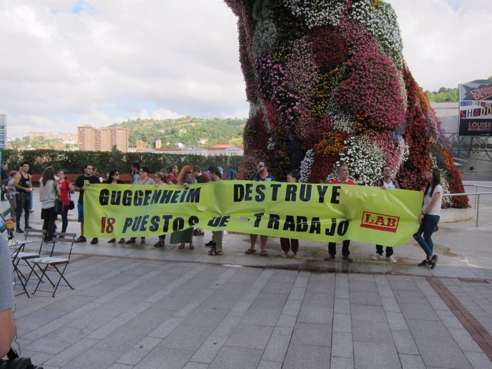 Concentración de educadores del Museo Guggenheim Bilbao