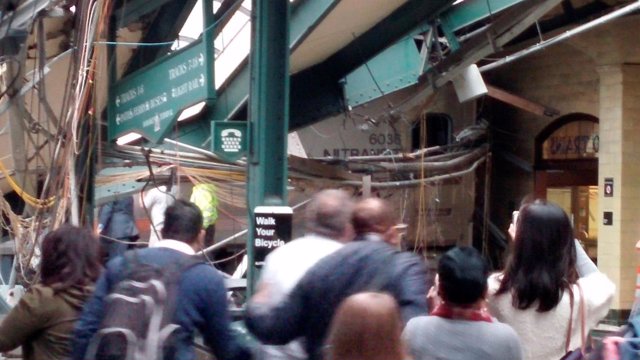 Más de cien heridos en un choque de tren en New Jersey