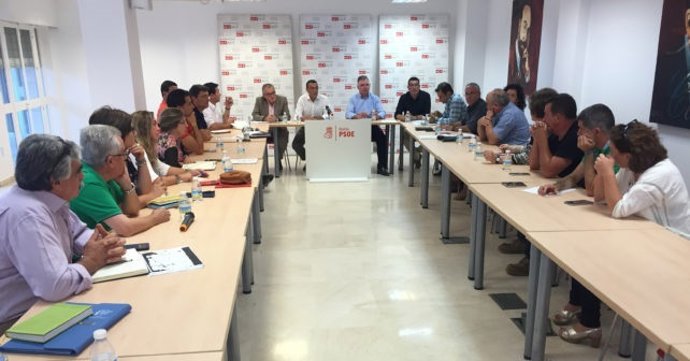 Reunión de Caraballo con cargos de la Sierra