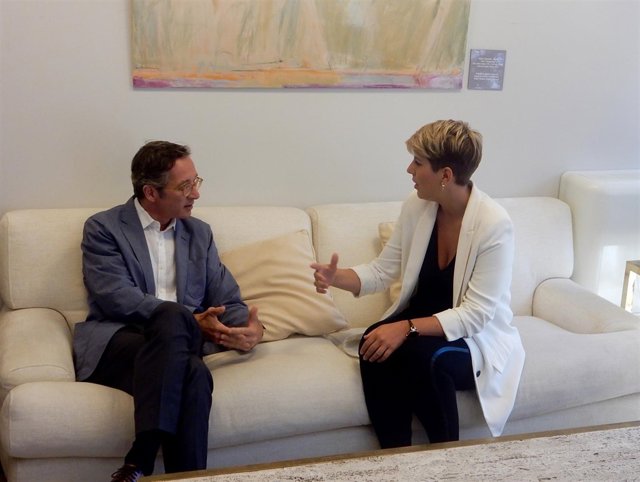 Reunión de la consejera de Cultura y Portavocía con el secretario de Estado