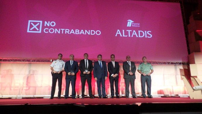 Antonio Sanz clausura el congreso sobre contrabando de tabaco de Altadis