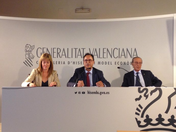 Soler, Ferrando y Queralt, durante la presentación del informe fiscal
