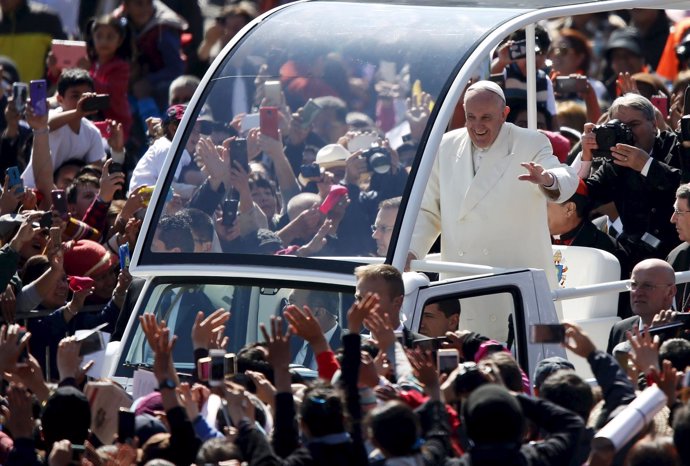 Papamóvil en el Zócalo de México