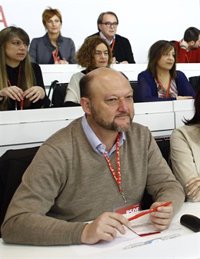 Pradas: En el PSOE hay quienes "han comprado el discurso del derecho a decidir" catalán