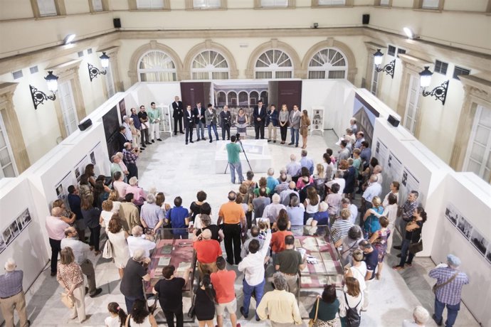 Inauguración de la muestra sobre el Hospital Provincial en el Patio de Luces