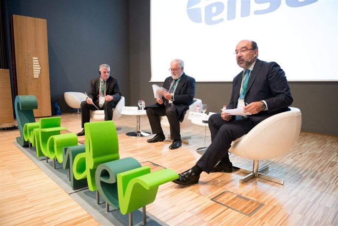 Arias Cañete en la 42 Reunión Anual de la SNE