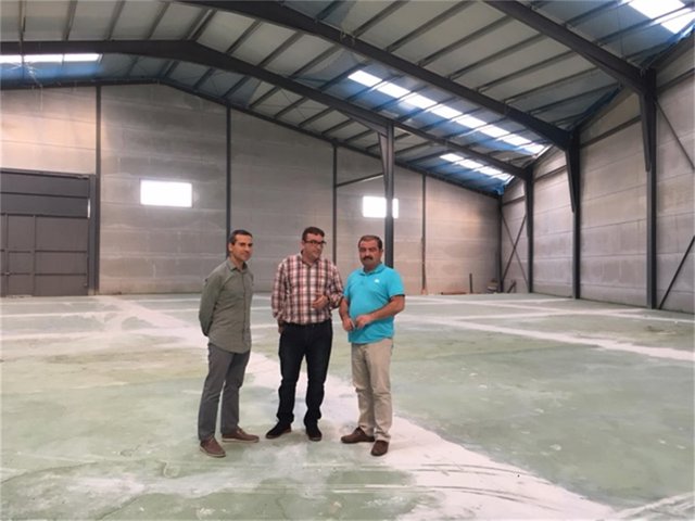 Visita a la nave industrial en Castillo de Locubín